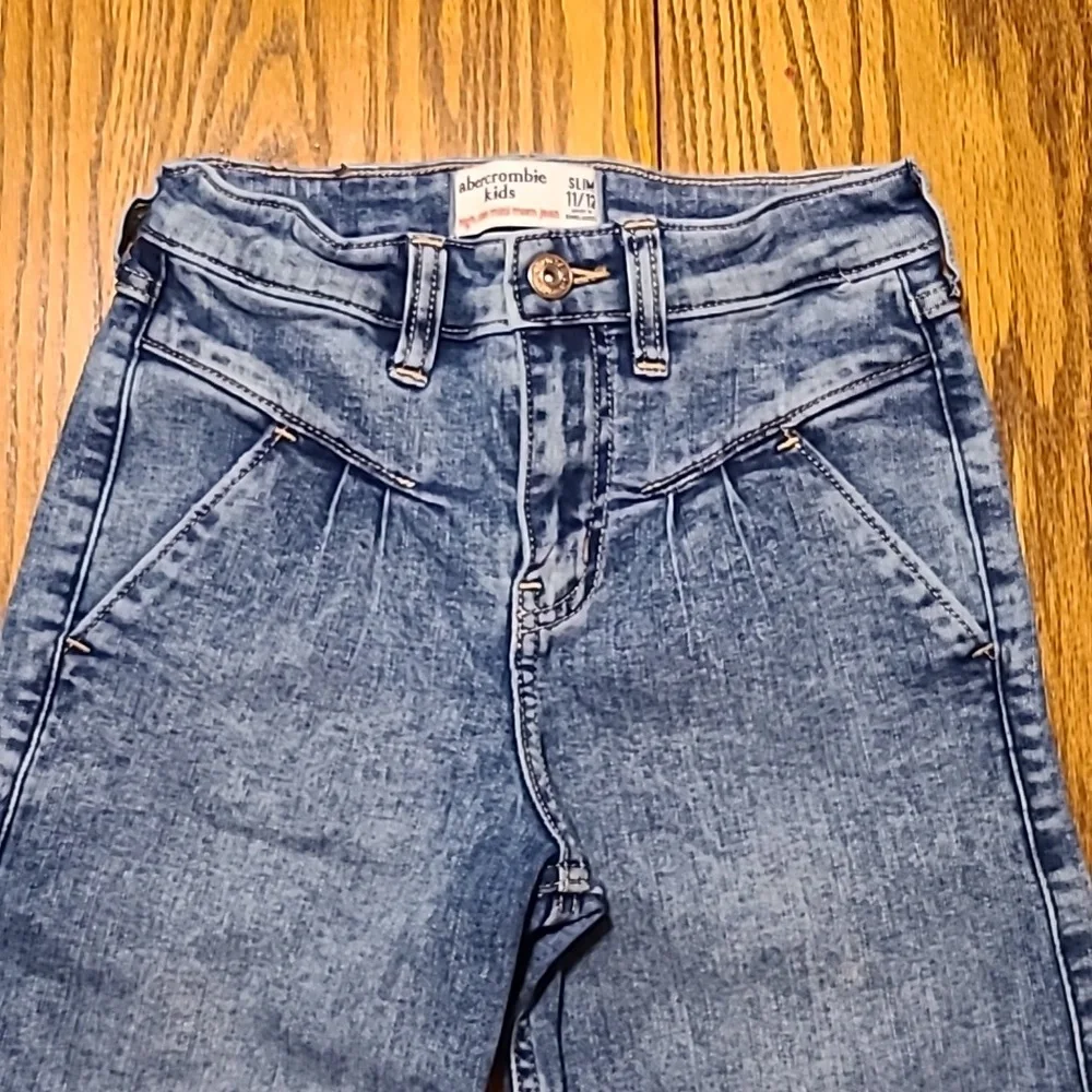 Abercrombie kids High Rise Mini Mom Jeans - Girls 11/12